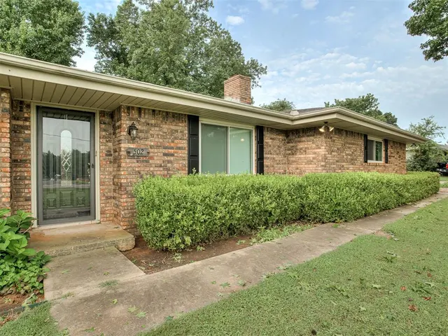 Photo 4 — 502 W Morehead Avenue, Washington, OK 73093