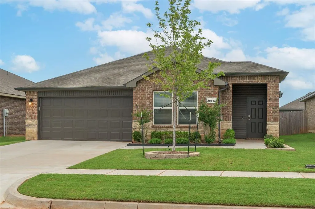 Photo 2 — 10517 SW 41st Place, Yukon, OK 73099