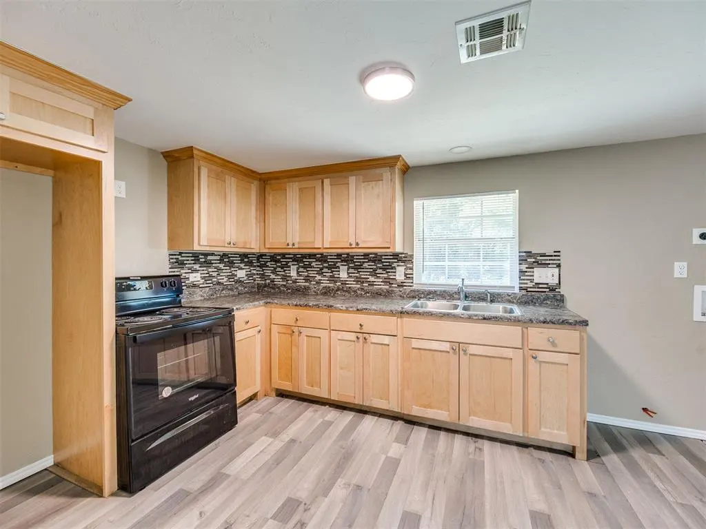 Photo 8 — 10820 NE 48th Street, Spencer, OK 73084