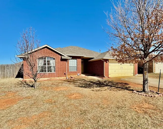 Photo 2 — 8221 Greer Way, Oklahoma City, OK 73132