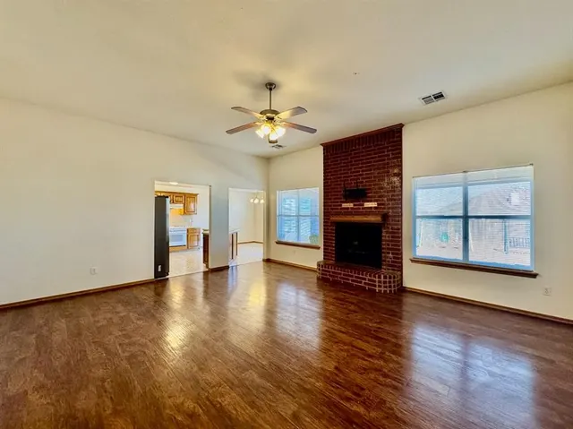 Photo 6 — 8221 Greer Way, Oklahoma City, OK 73132