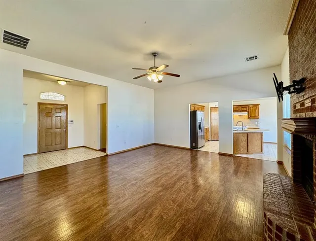 Photo 7 — 8221 Greer Way, Oklahoma City, OK 73132