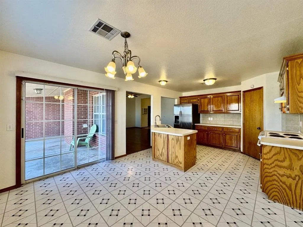 Photo 12 — 8221 Greer Way, Oklahoma City, OK 73132