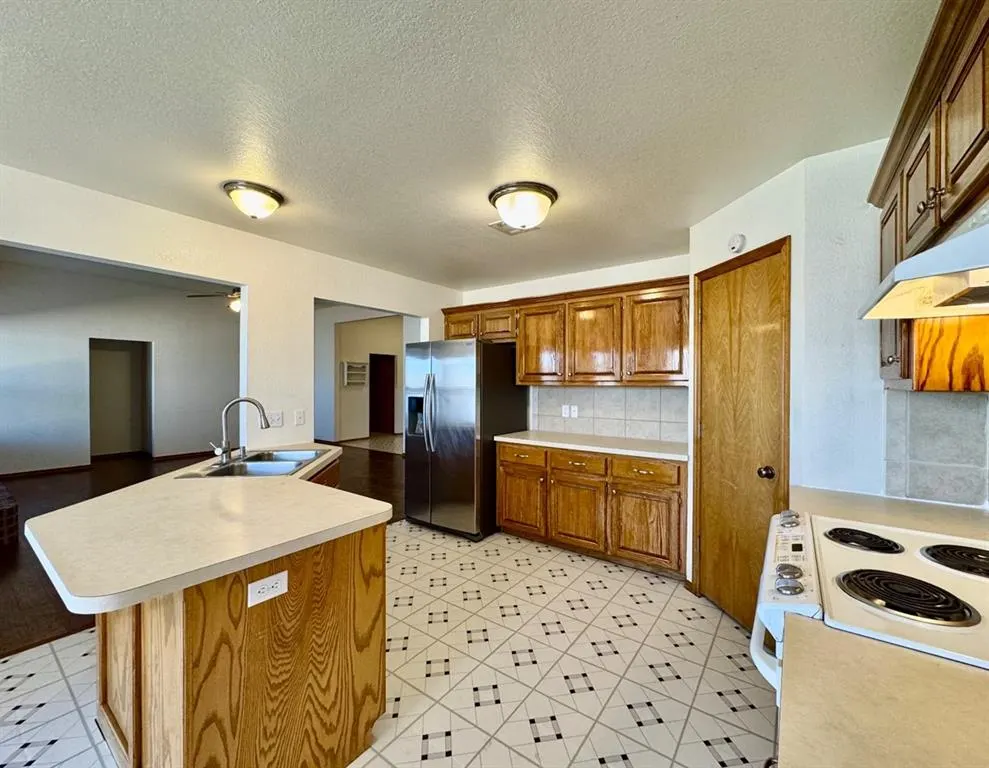 Photo 14 — 8221 Greer Way, Oklahoma City, OK 73132
