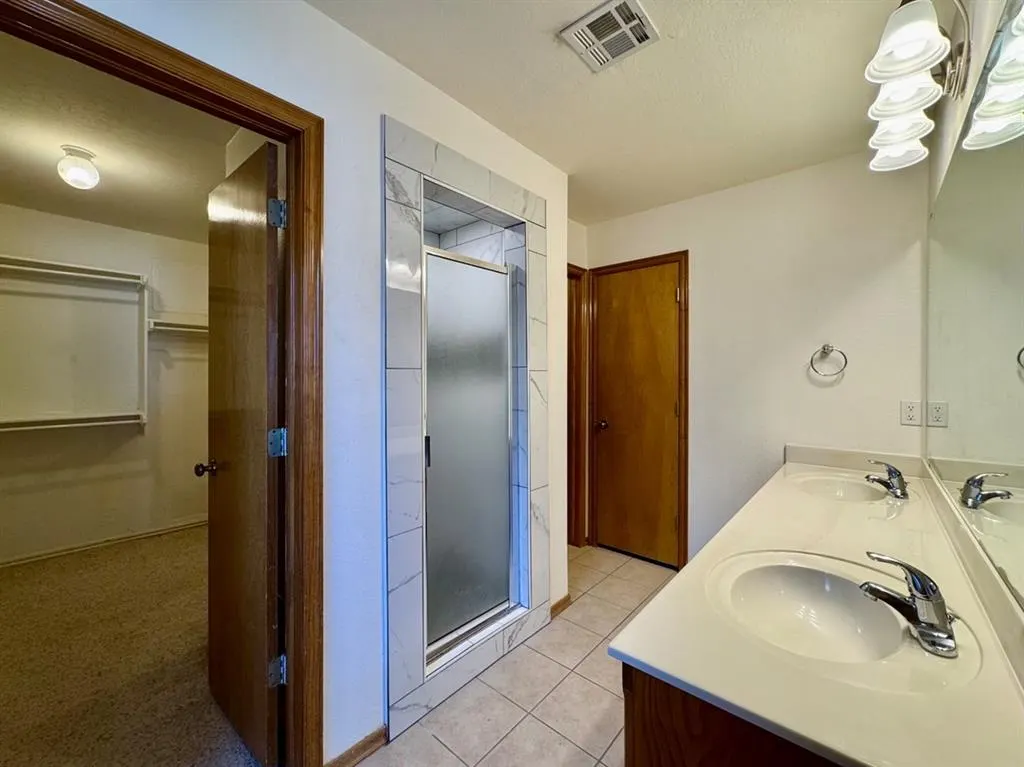 Photo 19 — 8221 Greer Way, Oklahoma City, OK 73132