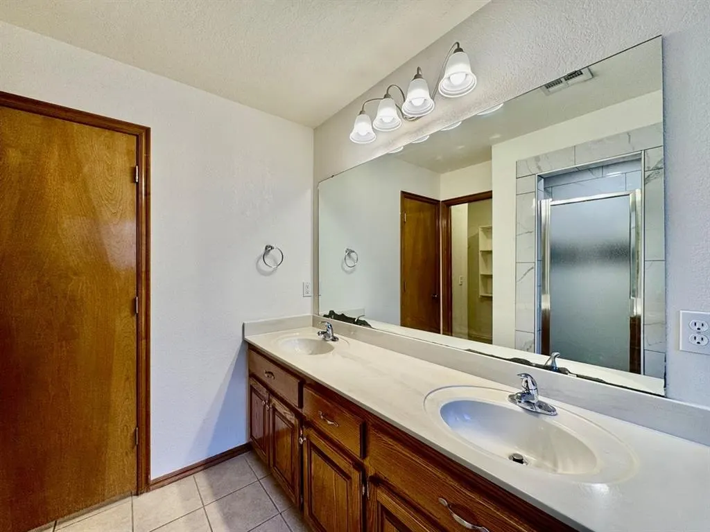 Photo 21 — 8221 Greer Way, Oklahoma City, OK 73132