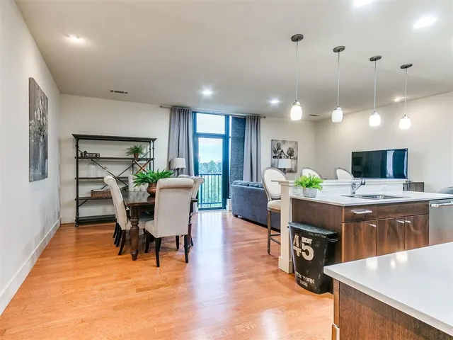 Photo 5 — 241 NE 4th Street 3, Oklahoma City, OK 73104