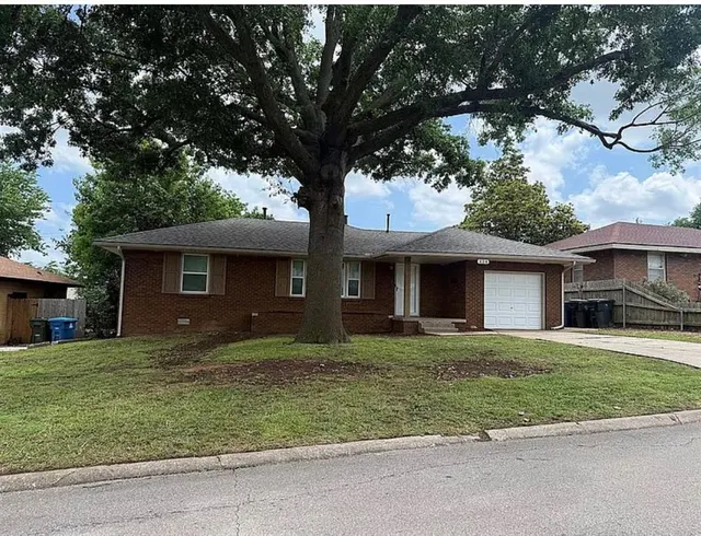 Front exterior — 124 E Pratt Drive, Midwest City, OK 73110