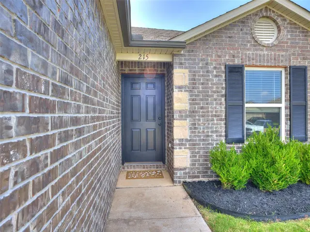 Photo 3 — 215 Waterside Drive, Newcastle, OK 73065