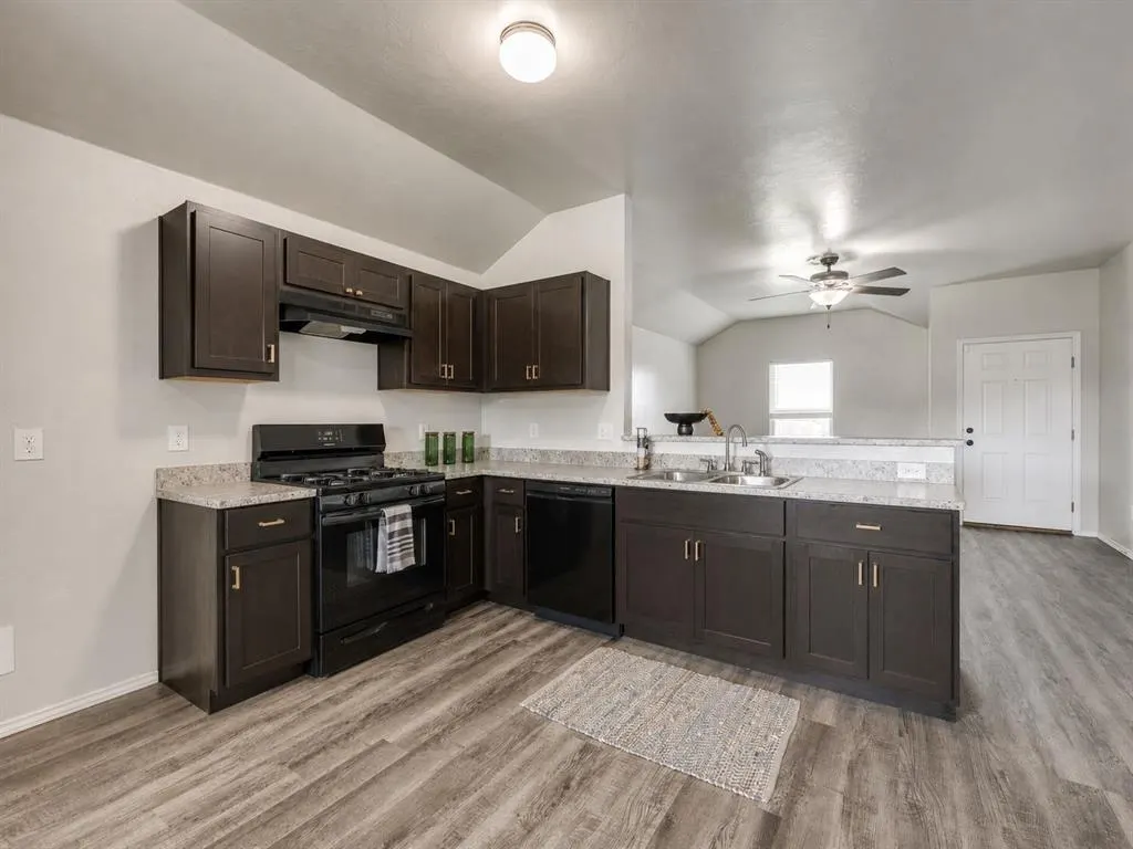Photo 9 — 215 Waterside Drive, Newcastle, OK 73065