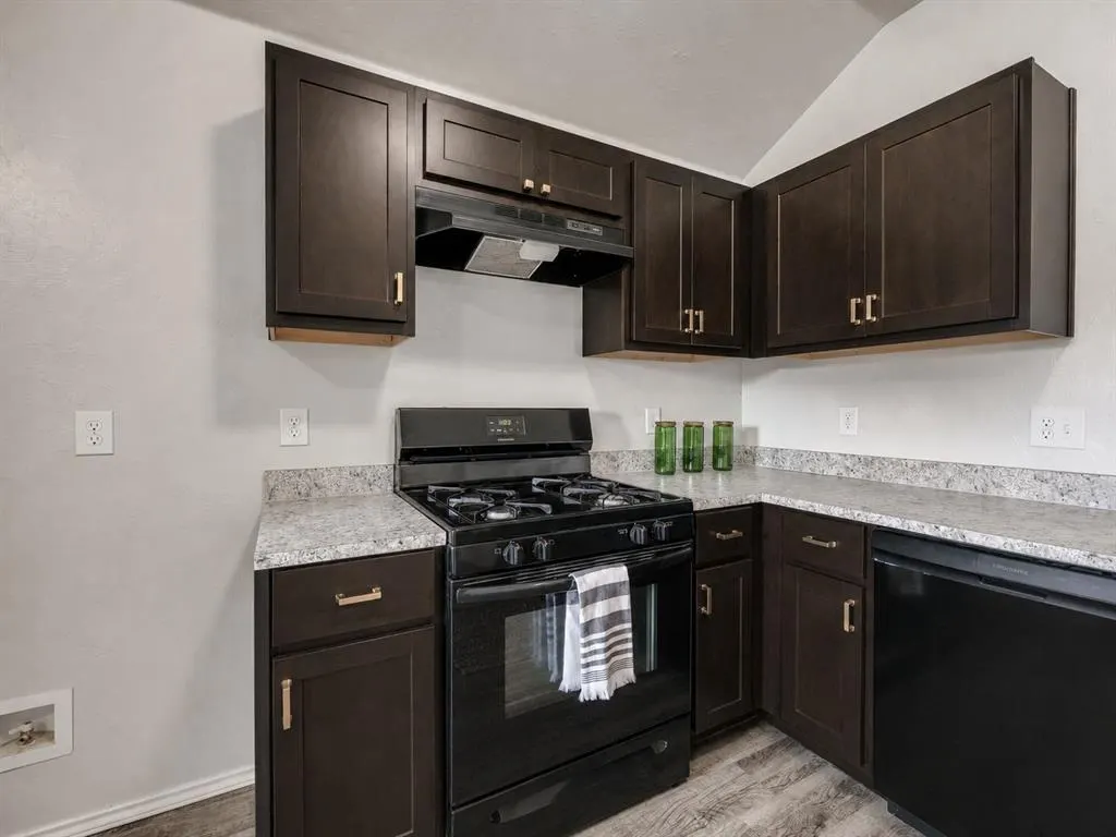 Photo 10 — 215 Waterside Drive, Newcastle, OK 73065