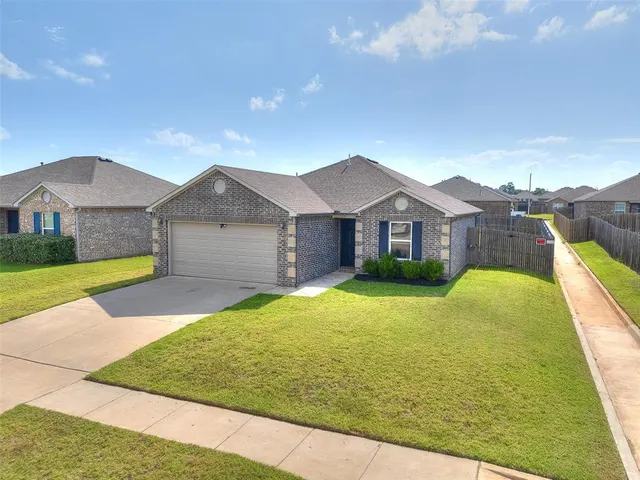 Photo 2 — 215 Waterside Drive, Newcastle, OK 73065