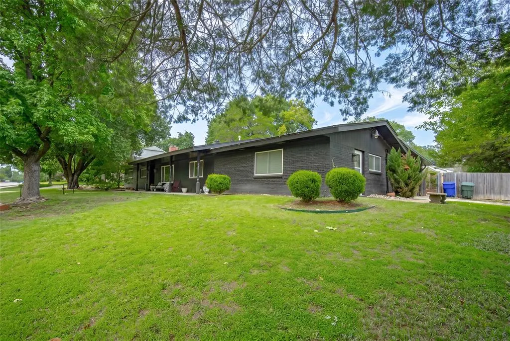 Front exterior — 2757 Walnut Road, Norman, OK 73072