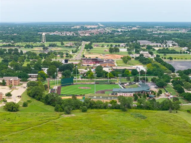 Photo 4 — 2757 Walnut Road, Norman, OK 73072