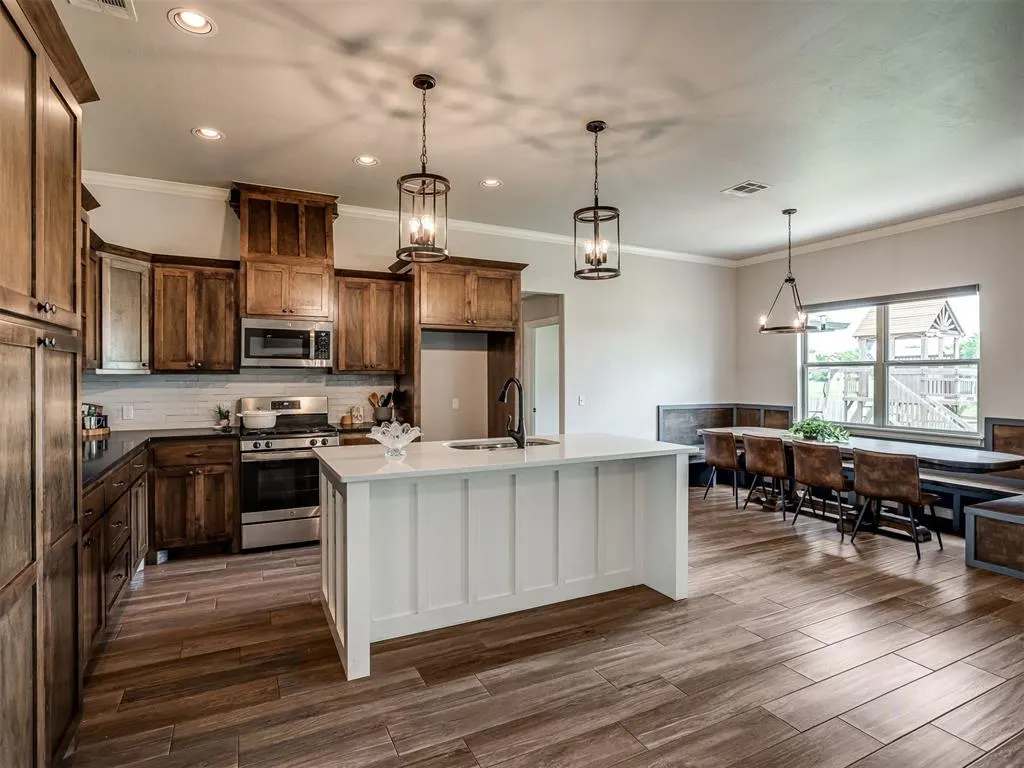 Photo 8 — 2508 NE 15th Street, Moore, OK 73160