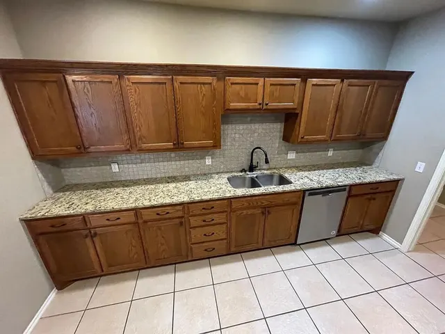 Photo 7 — 404 N Willowood Drive 404 & 406, Yukon, OK 73099