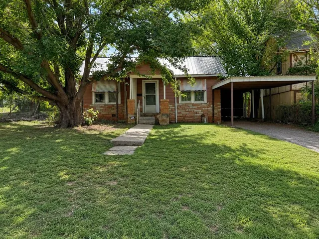 Front exterior — 506 N 2nd Street, Sayre, OK 73662