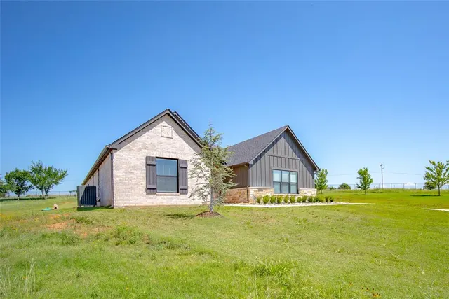 Photo 2 — 2280 Cottage Lane, Blanchard, OK 73010