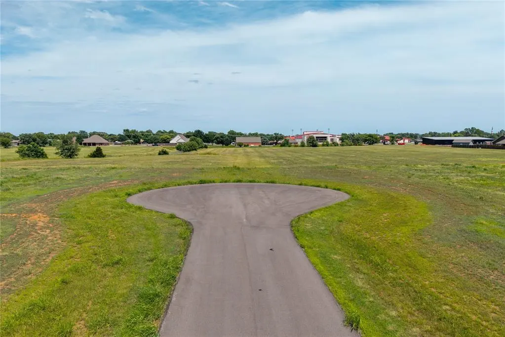 Photo 4 — 241127 E 1016 Road, Weatherford, OK 73096