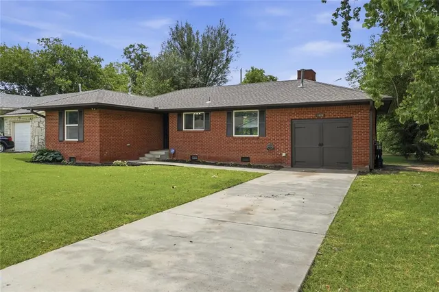 Photo 2 — 1408 Oxford Way, The Village, OK 73120