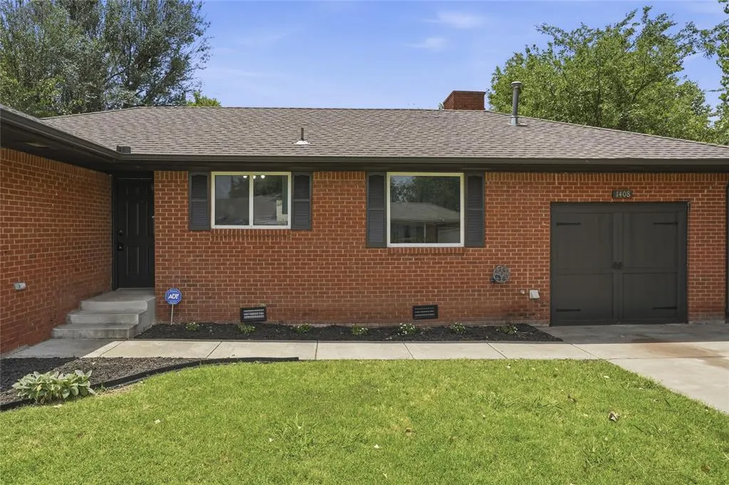 Photo 3 — 1408 Oxford Way, The Village, OK 73120