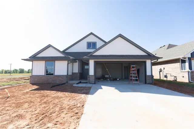 Photo 2 — 10248 SW 55th Terrace, Mustang, OK 73064