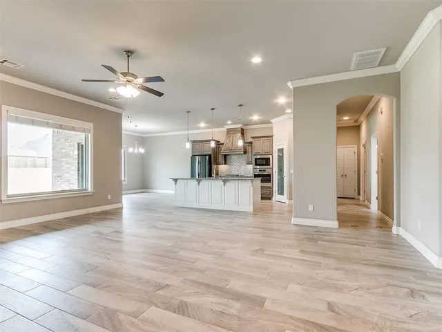 Photo 5 — 9517 Morgan Crossing Drive, Yukon, OK 73099