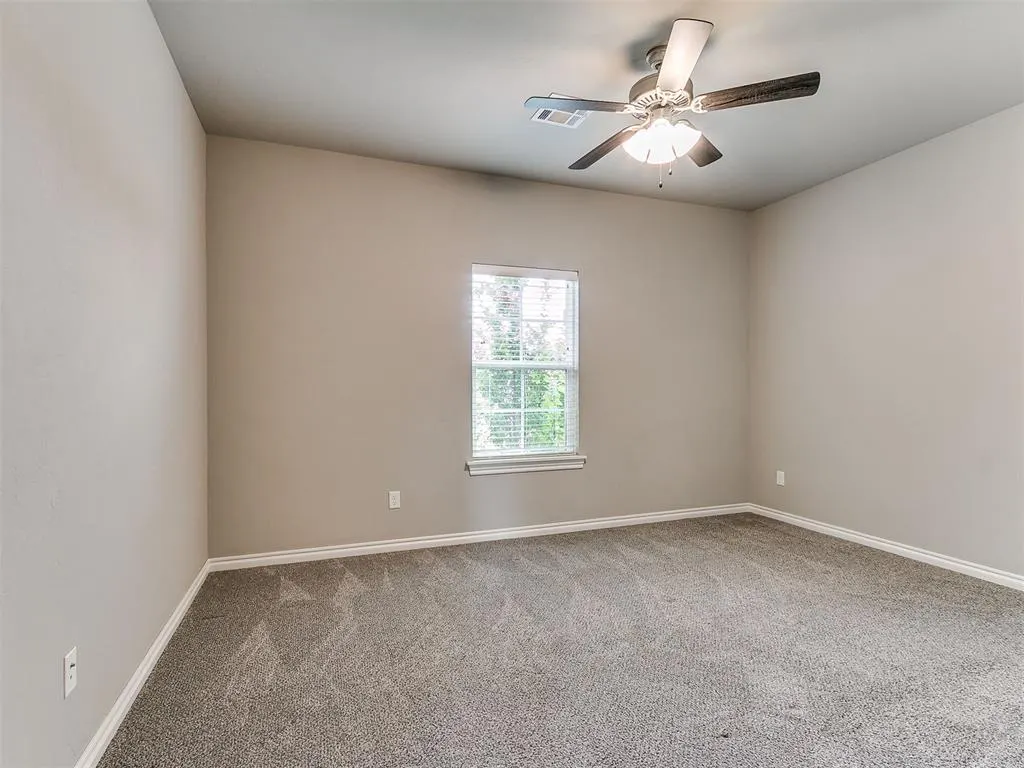 Photo 13 — 9517 Morgan Crossing Drive, Yukon, OK 73099