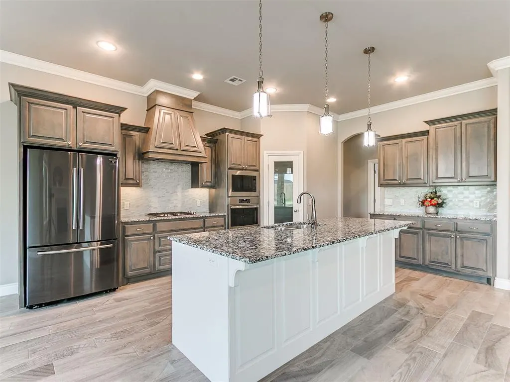 Photo 8 — 9517 Morgan Crossing Drive, Yukon, OK 73099