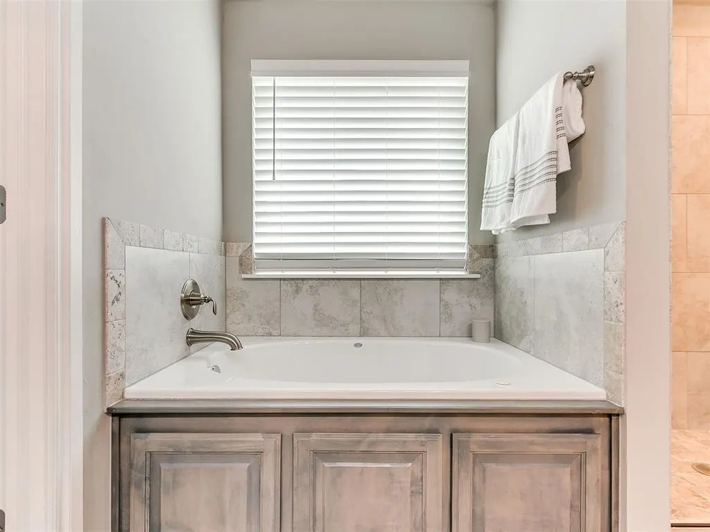 Photo 25 — 9517 Morgan Crossing Drive, Yukon, OK 73099