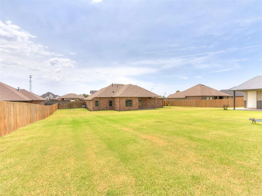 Photo 33 — 9517 Morgan Crossing Drive, Yukon, OK 73099