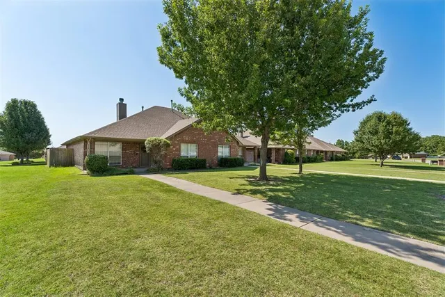 Photo 2 — 408 N Willowood Drive 408 & 410, Yukon, OK 73099