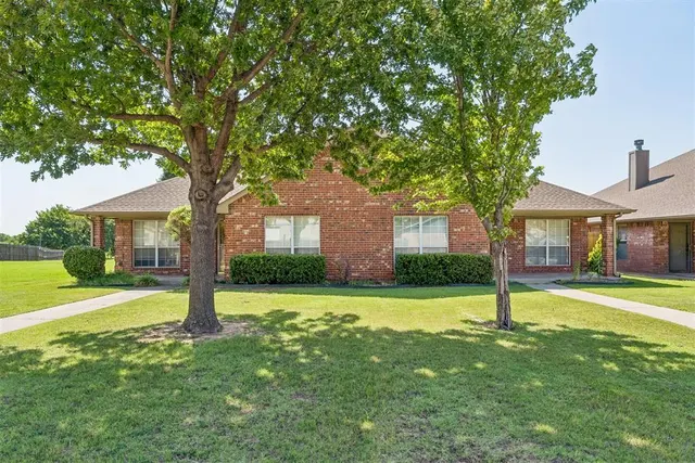 Photo 3 — 408 N Willowood Drive 408 & 410, Yukon, OK 73099