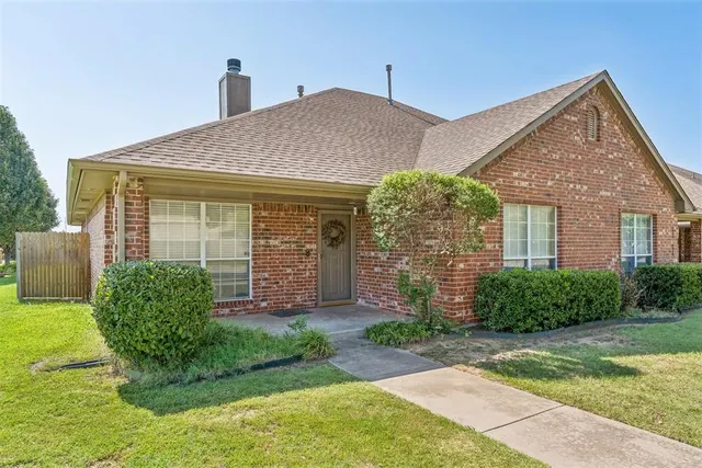 Photo 4 — 408 N Willowood Drive 408 & 410, Yukon, OK 73099