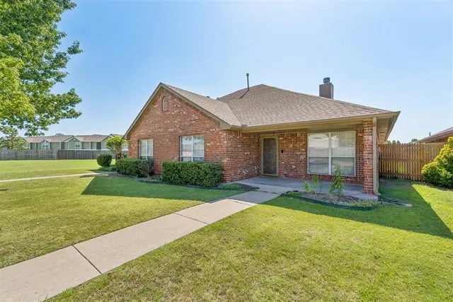 Photo 7 — 408 N Willowood Drive 408 & 410, Yukon, OK 73099
