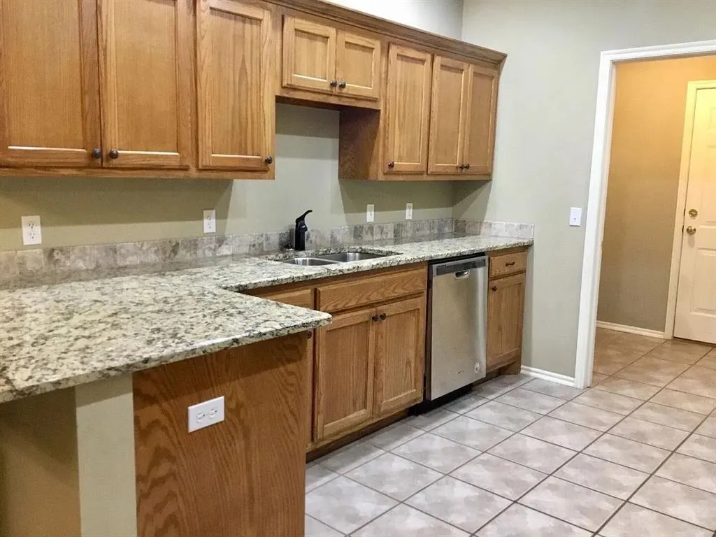 Photo 10 — 408 N Willowood Drive 408 & 410, Yukon, OK 73099