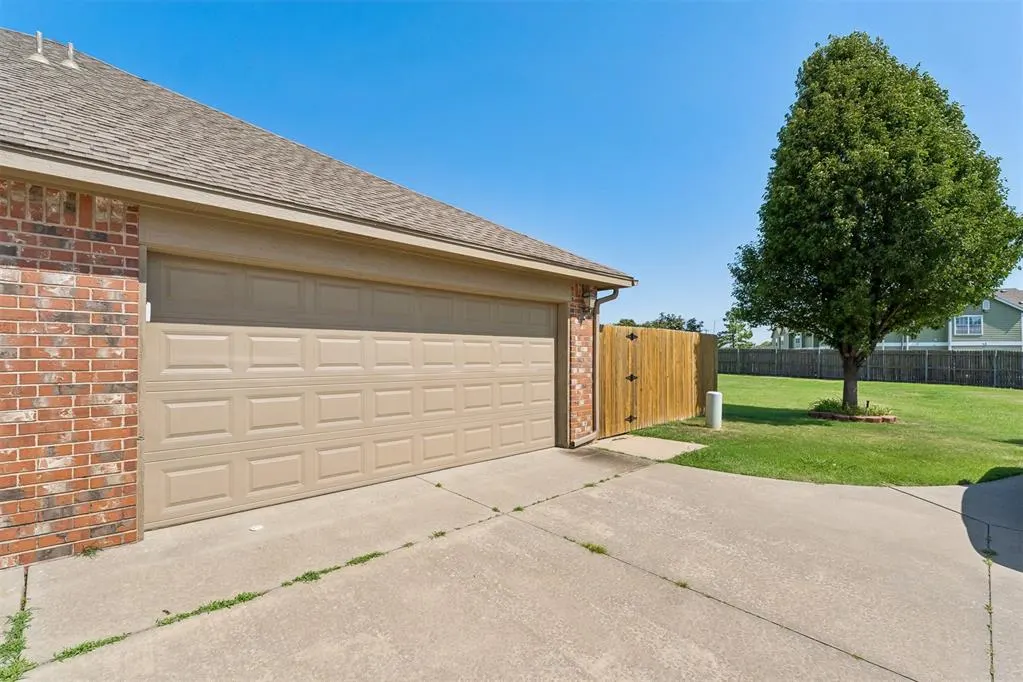 Photo 17 — 408 N Willowood Drive 408 & 410, Yukon, OK 73099