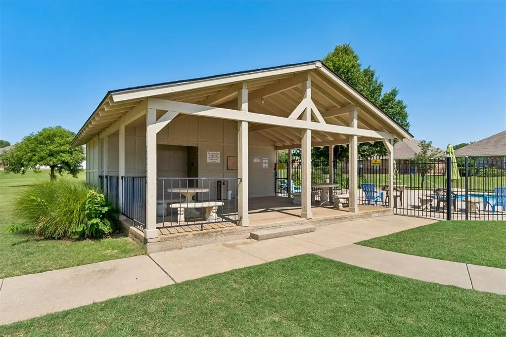 Photo 18 — 408 N Willowood Drive 408 & 410, Yukon, OK 73099