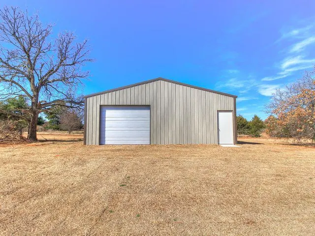 Photo 2 — 11701 Ward Road, Edmond, OK 73034