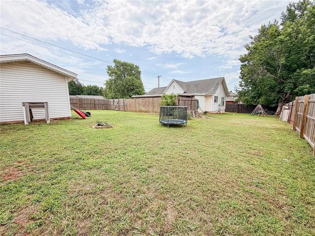 Photo 23 — 1215 N Walnut Street, Guthrie, OK 73044