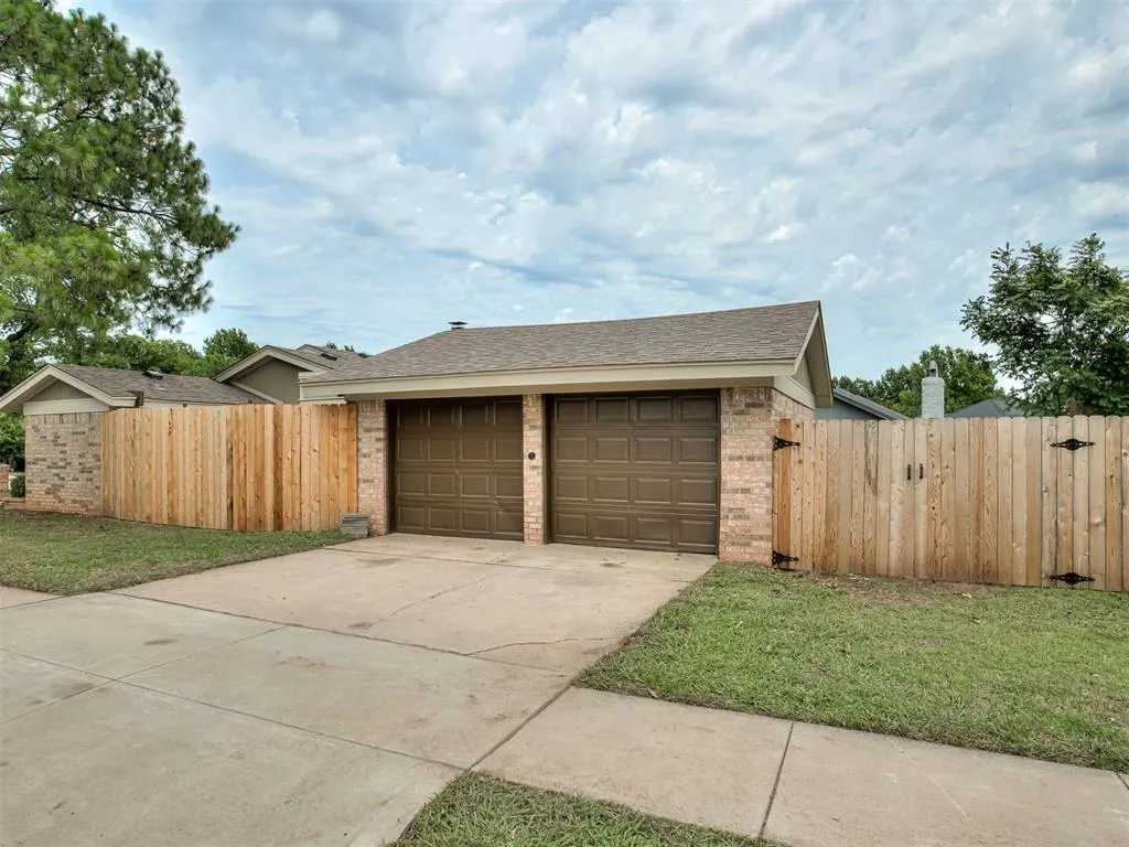 Photo 3 — 2236 NW 113th Place, Oklahoma City, OK 73120
