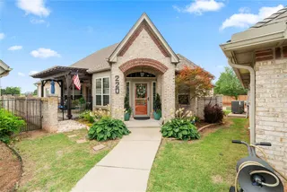 Sold home at 220 Boulevard Du Lac