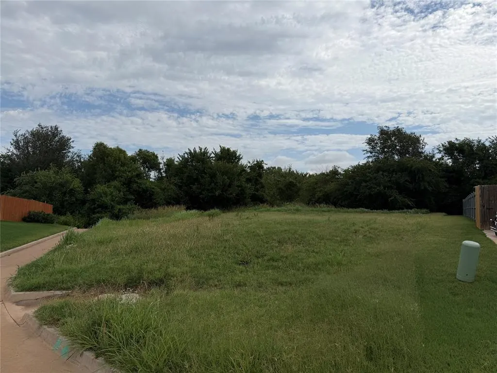 Photo 2 — 1404 Shadow Terrace, Yukon, OK 73099