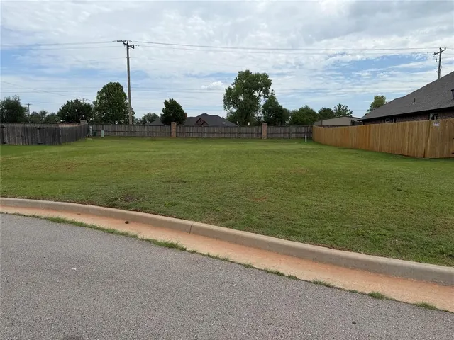 Photo 2 — 4509 Hambletonian Lane, Mustang, OK 73064