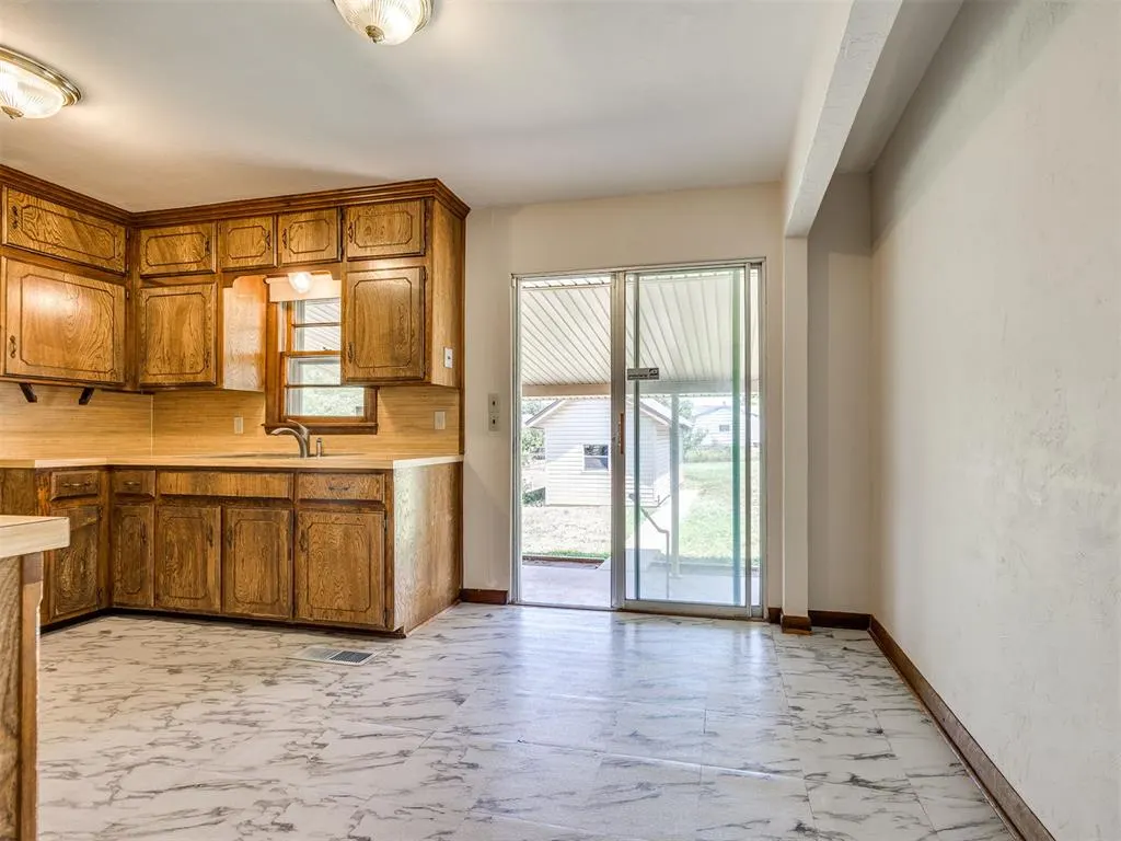 Photo 9 — 2129 SW 50th Street, Oklahoma City, OK 73119