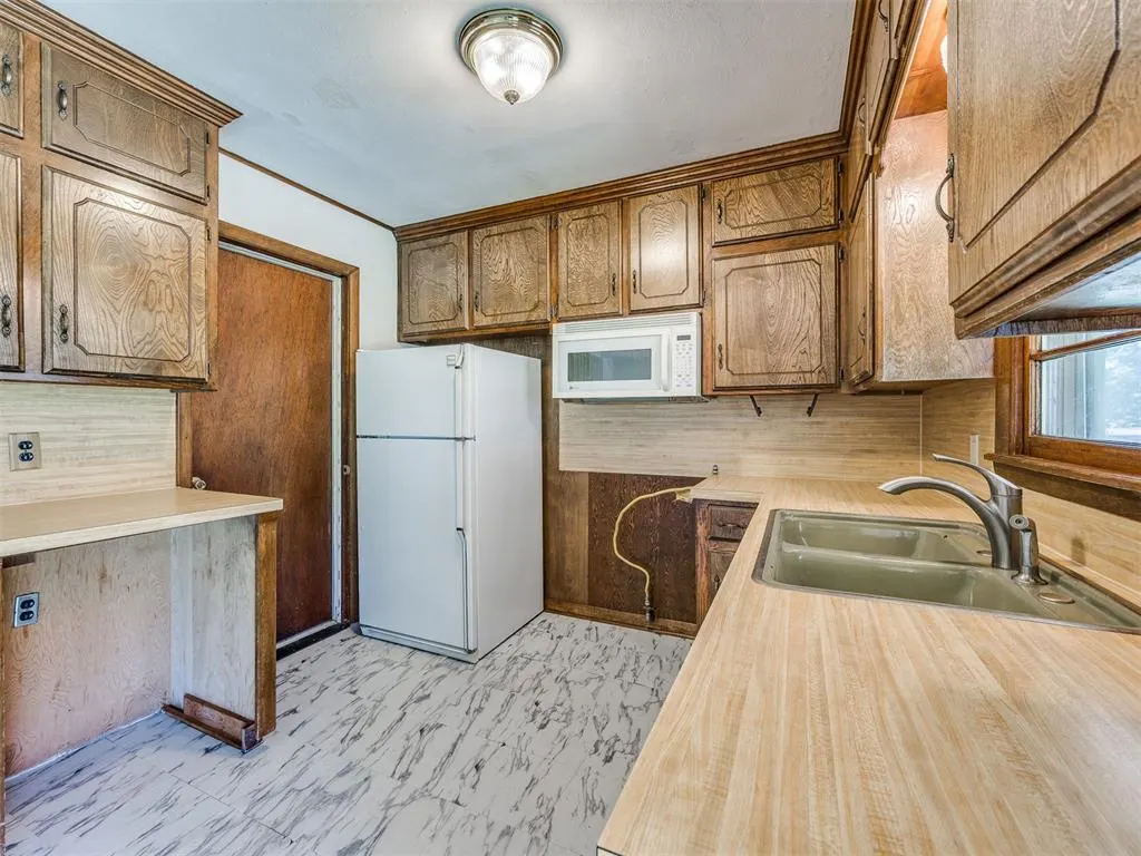 Photo 12 — 2129 SW 50th Street, Oklahoma City, OK 73119