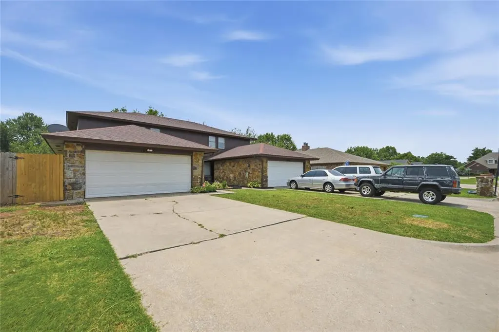 Photo 3 — 10124 Birkenhead Court 10124-26, Yukon, OK 73099