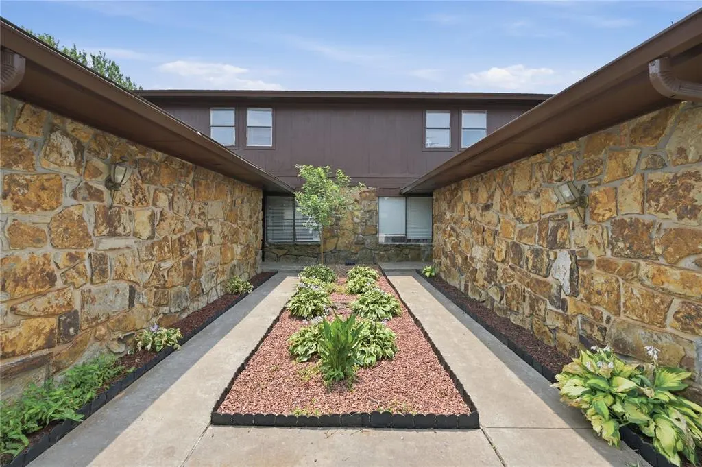 Photo 4 — 10124 Birkenhead Court 10124-26, Yukon, OK 73099