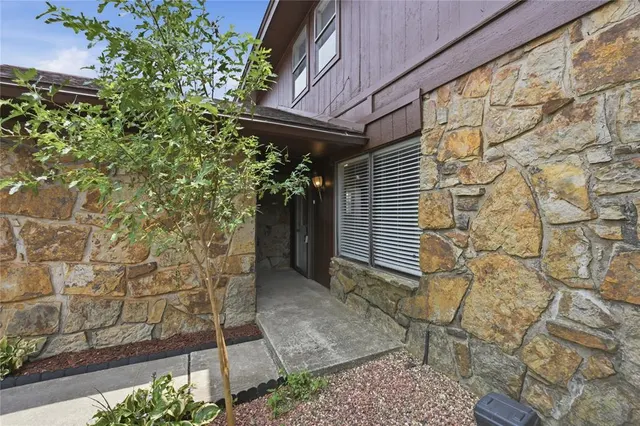 Photo 5 — 10124 Birkenhead Court 10124-26, Yukon, OK 73099