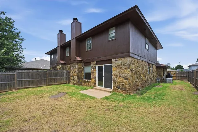 Photo 8 — 10124 Birkenhead Court 10124-26, Yukon, OK 73099